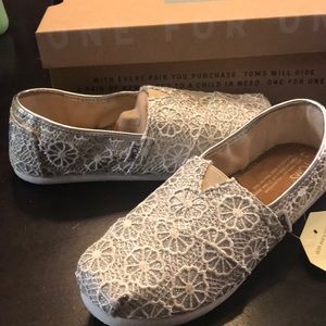 Toms youth classic slip on